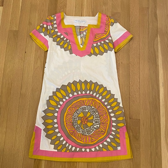 Trina Turk V Neck Short Sleeve Dress /Hot Pink & Yellow Medallion Pattern/ S - Picture 2 of 7